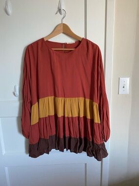 EASEL RUST MULTI Tiered COLOR BLOCK RUFFLED TUNIC in Marsala